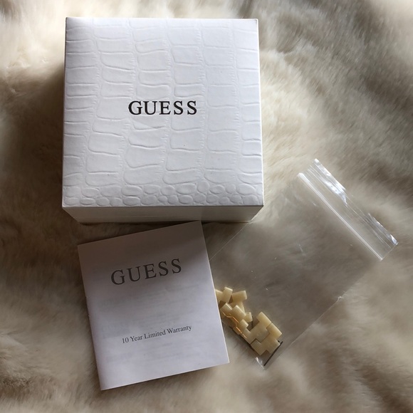 EUC Women’s Guess Horn Acrylic Watch - Picture 8 of 8